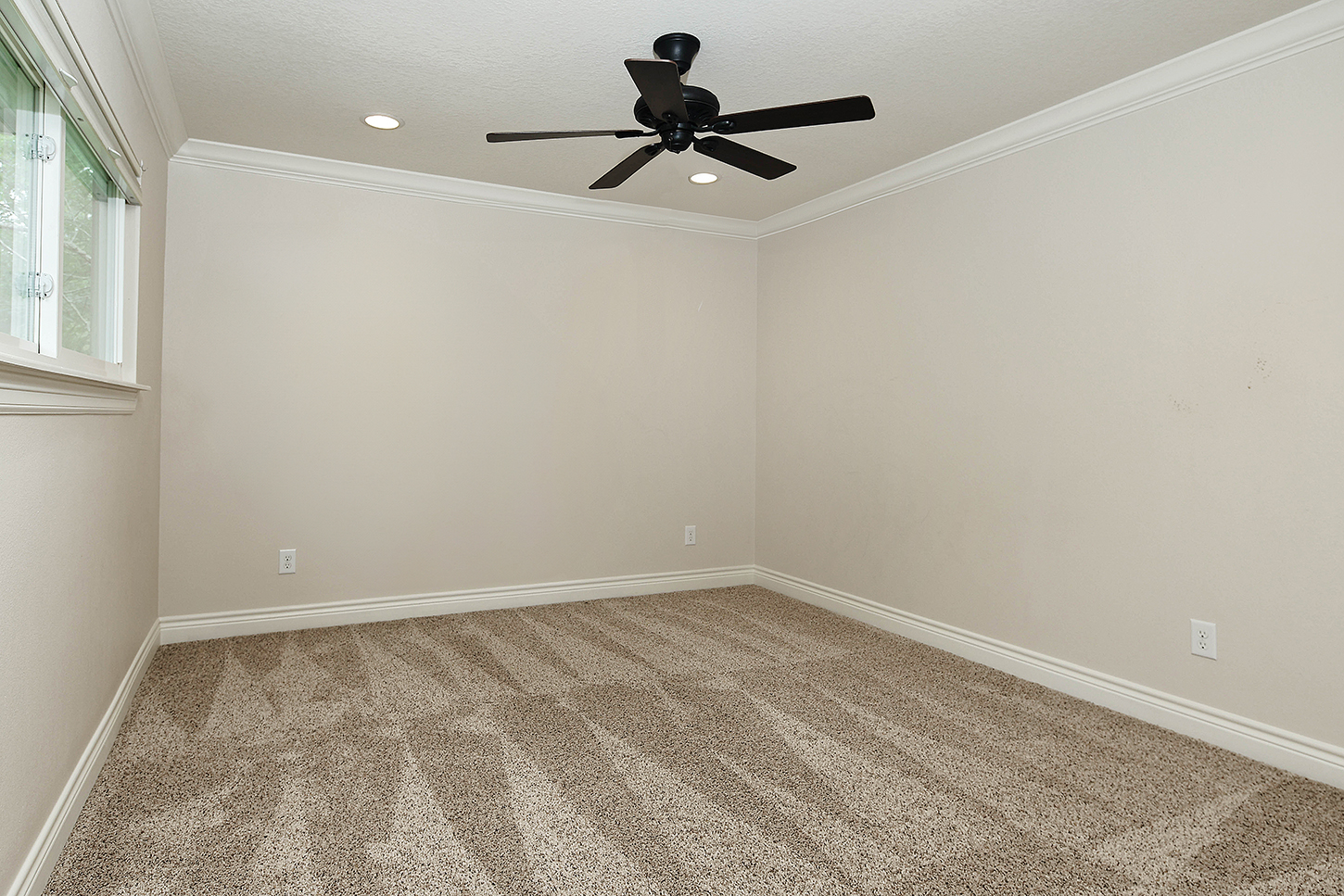Upstairs bedroom with crown molding